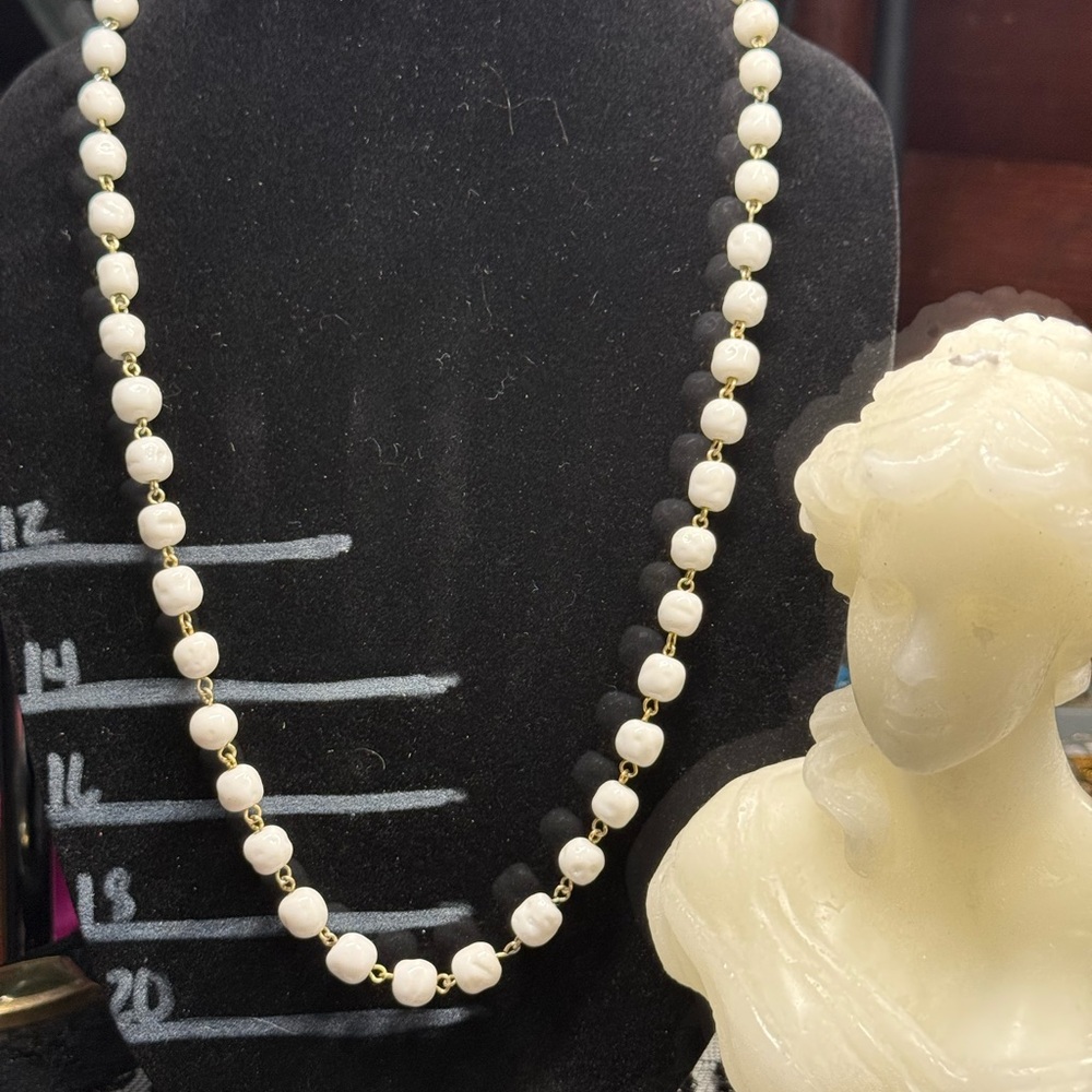 Elegant White Milk glass Czech Necklace